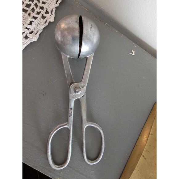 Aluminum Meatballer/Meat Ball Maker - Made in Taiwan - Picture 1 of 5